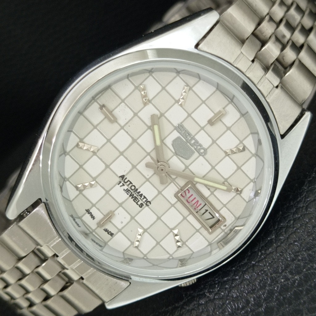 Vintage 1978 Seiko Automatic Mens Silver Watch WDaydate  Silver Accents